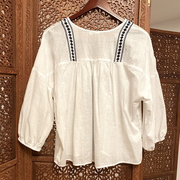 🚺 GAP White Boho Top with Navy Embroidery - Picture 2 of 6